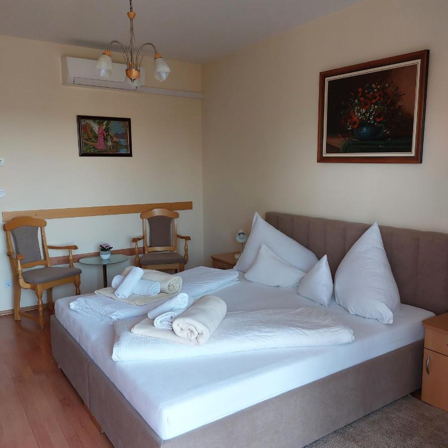 Erika Apartmanházak Heviz Exterior foto