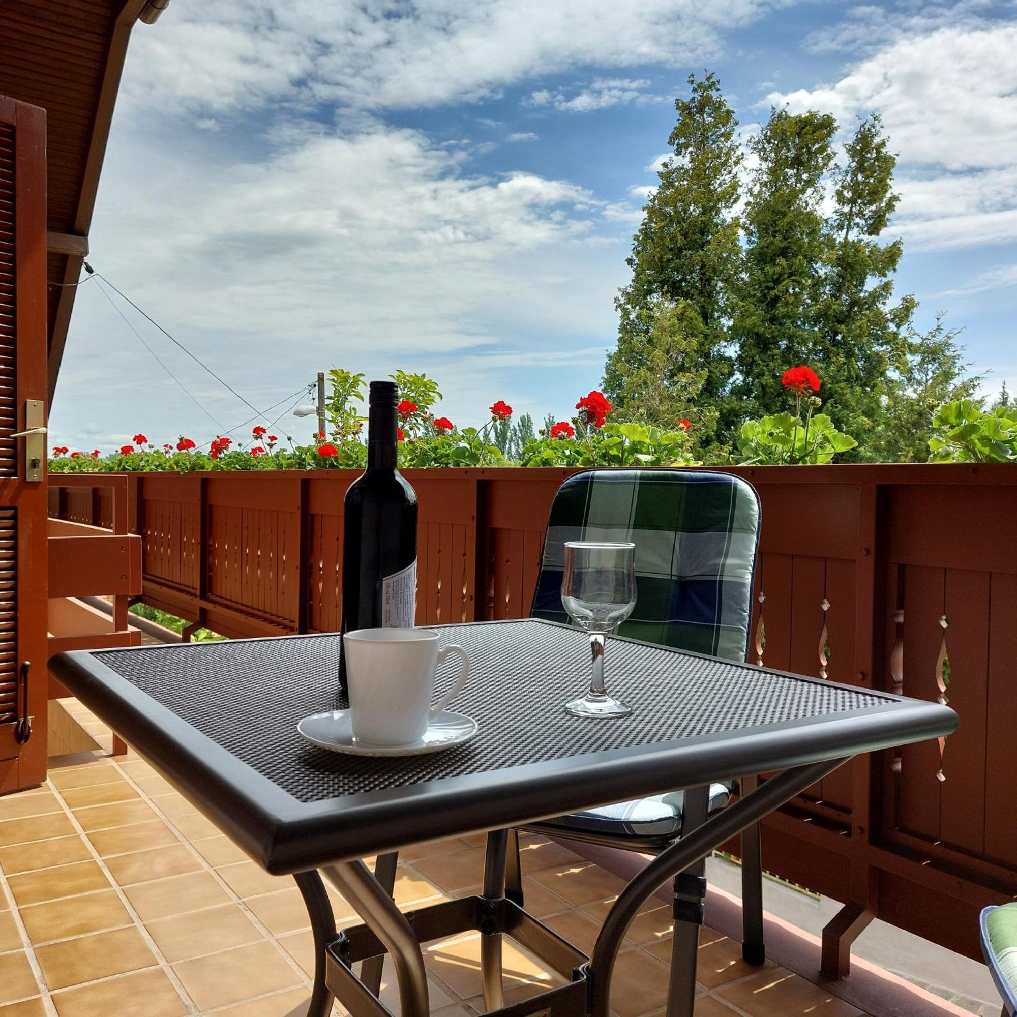 Erika Apartmanházak Heviz Exterior foto