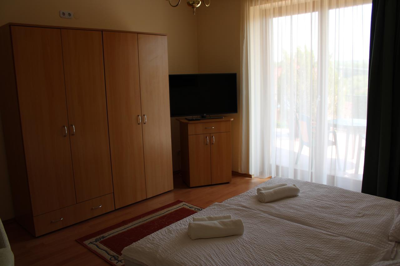Erika Apartmanházak Heviz Exterior foto