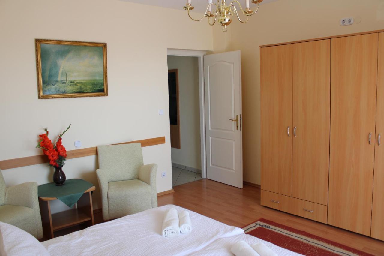Erika Apartmanházak Heviz Exterior foto